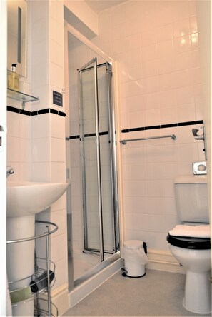 Superior Double or Twin Room, Ensuite, Sea View | Bathroom | Shower, hair dryer, bathrobes, towels