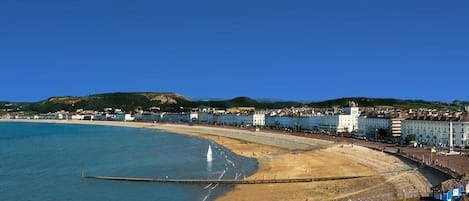 靠近海滩