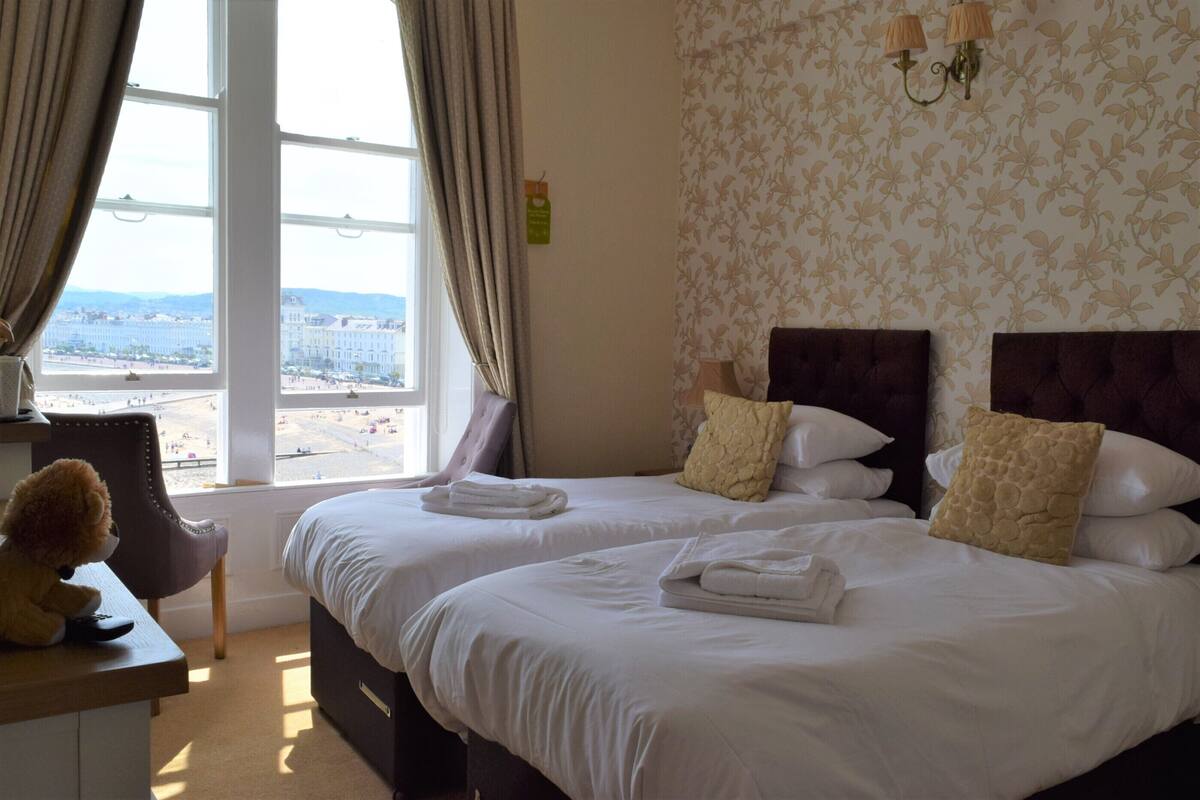 Deluxe Double or Twin Room, Ensuite, Sea View | Blackout drapes, iron/ironing board (on request), WiFi (free)
