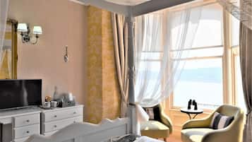 Deluxe Double Room, Ensuite, Sea View | Individually decorated, individually furnished, blackout drapes