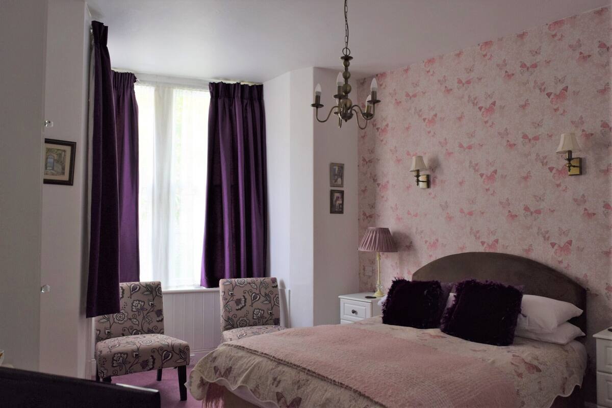 Standard Double Room, Ensuite | Blackout drapes, iron/ironing board (on request), WiFi (free)