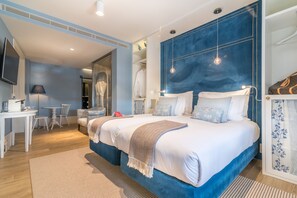 Superior kamer, 1 twee- of 2 eenpersoonsbedden, uitzicht op rivier | Luxe beddengoed, donzen dekbedden, een minibar, een kluis op de kamer