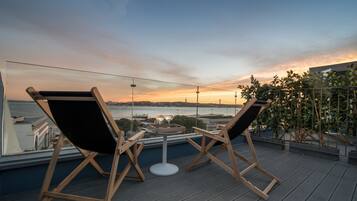 Suite, pemandangan sungai | Teras/patio