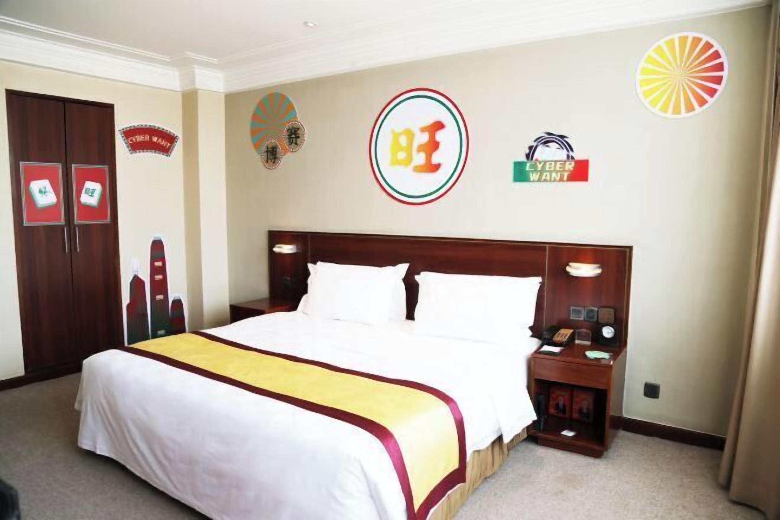 Minibar, in-room safe, alarm clocks