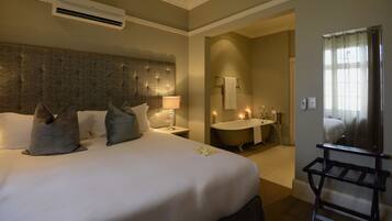 Premium bedding, in-room safe, individually decorated