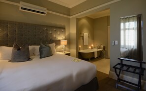 Premium bedding, in-room safe, individually decorated