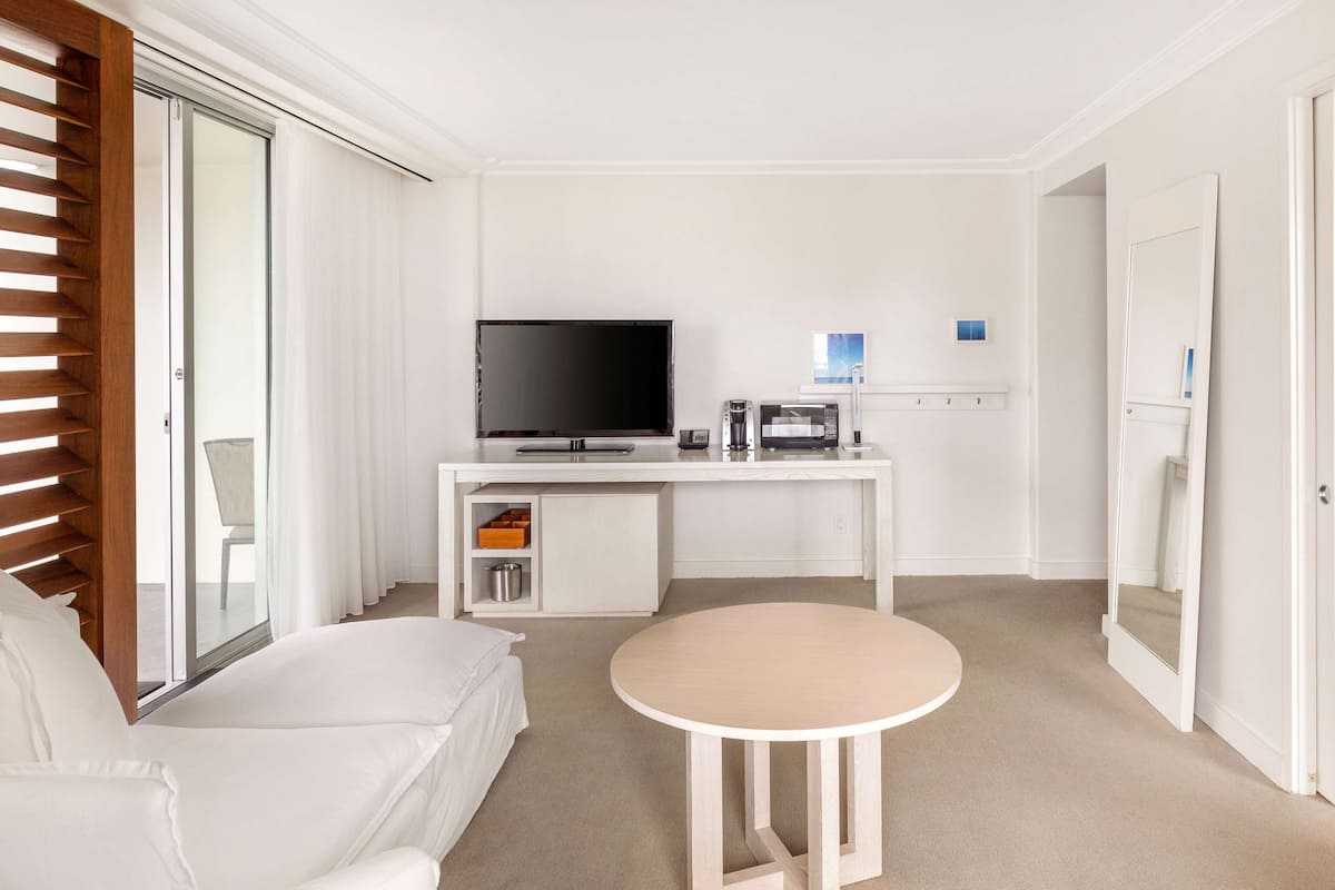 1 Bedroom Oceanfront Queen Suite Roll in Shwr | Living area | 46-inch LCD TV with cable channels, TV