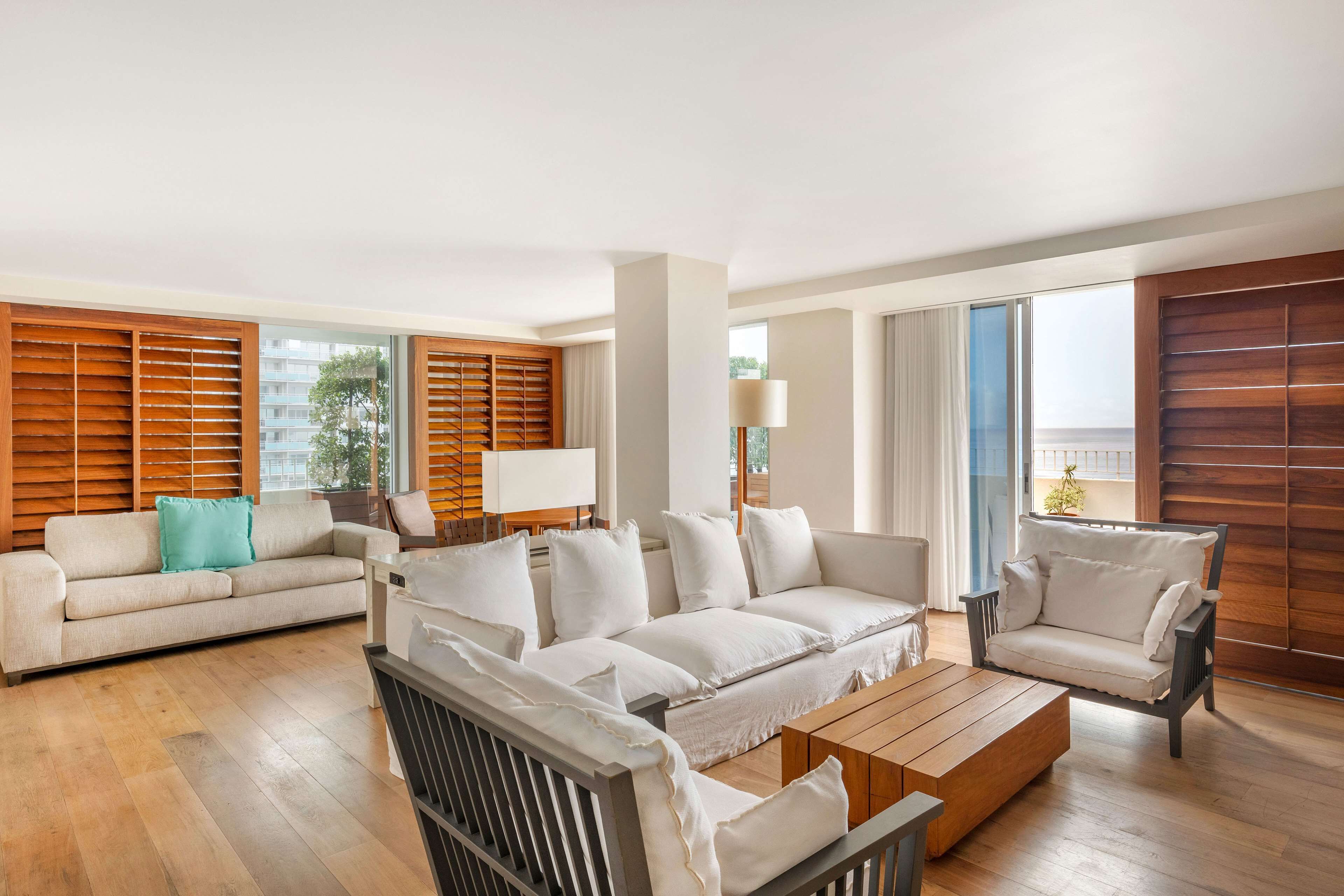 顶层房, 1 间卧室 (Oceanfront) | 起居区 | 46-英寸液晶电视 （配备有线频道）、电视