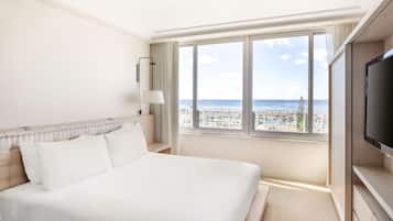1 Bedroom Oceanfront King Premier Suite Blcny | In-room safe, desk, laptop workspace, iron/ironing board