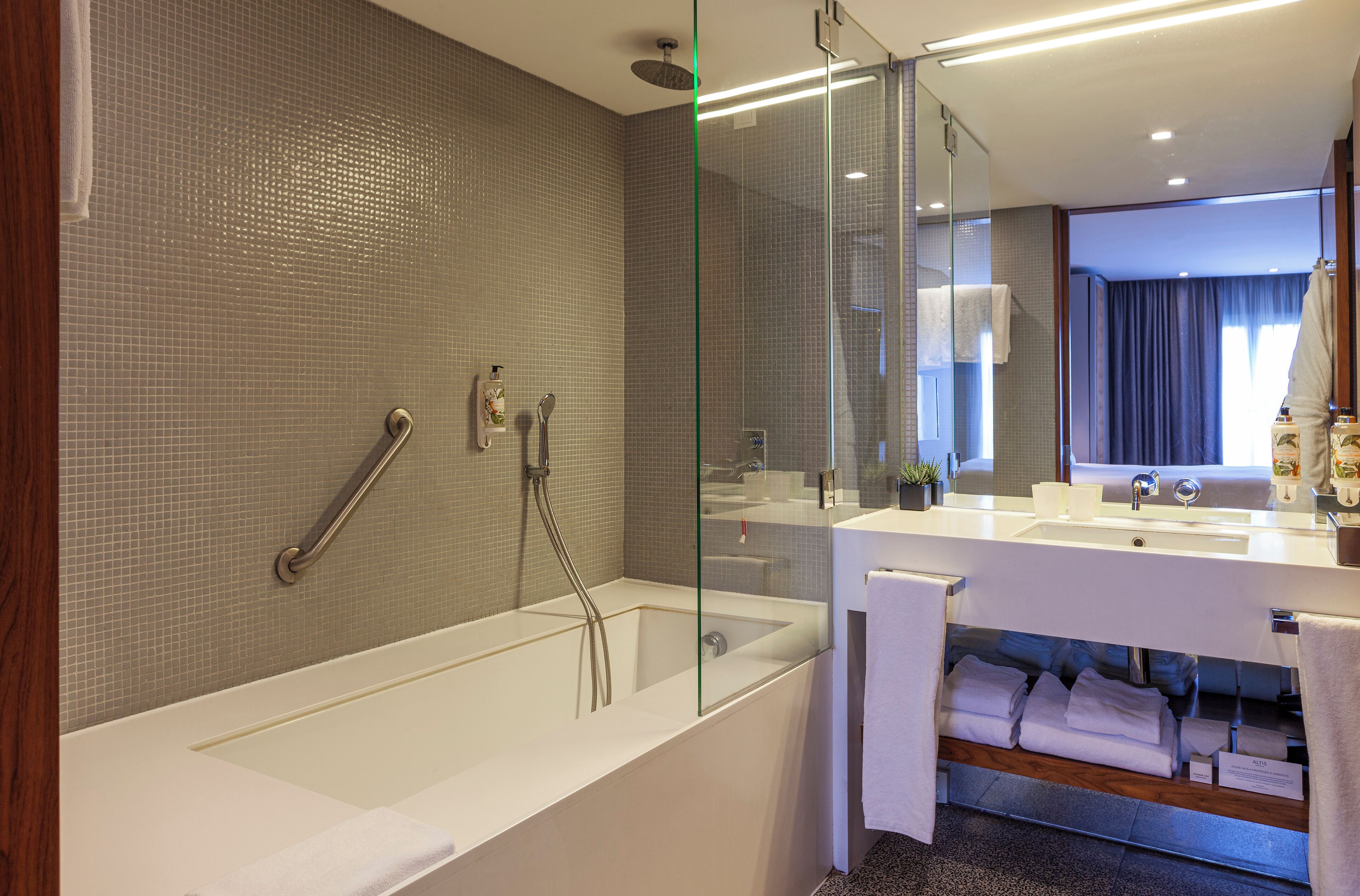 Photo - Altis Prime Hotel