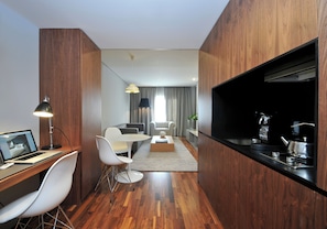 Family Suite (2 Adults + 2 Children) | Private kitchen | Fridge, microwave, stovetop, espresso maker - Altis Prime Hotel de Apartamentos (Lisbon)