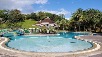Indoor pool, pool loungers