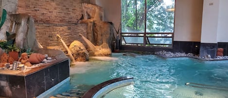 Indoor pool, sun loungers