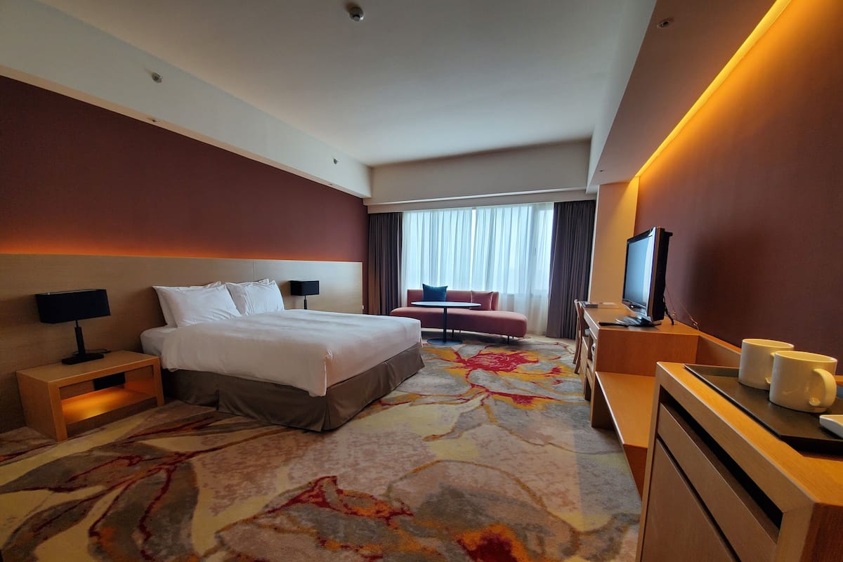 Premium bedding, down duvets, pillow-top beds, individually furnished