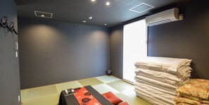 Habitación familiar, baño privado (Japanese Style) | Cortinas blackout y wifi gratis 