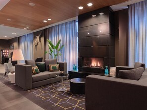 Lobby - Adina Apartment Hotel Berlin Hackescher Markt (Berlin)