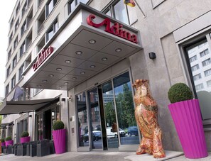 Exterior - Adina Apartment Hotel Berlin Hackescher Markt (Berlin)