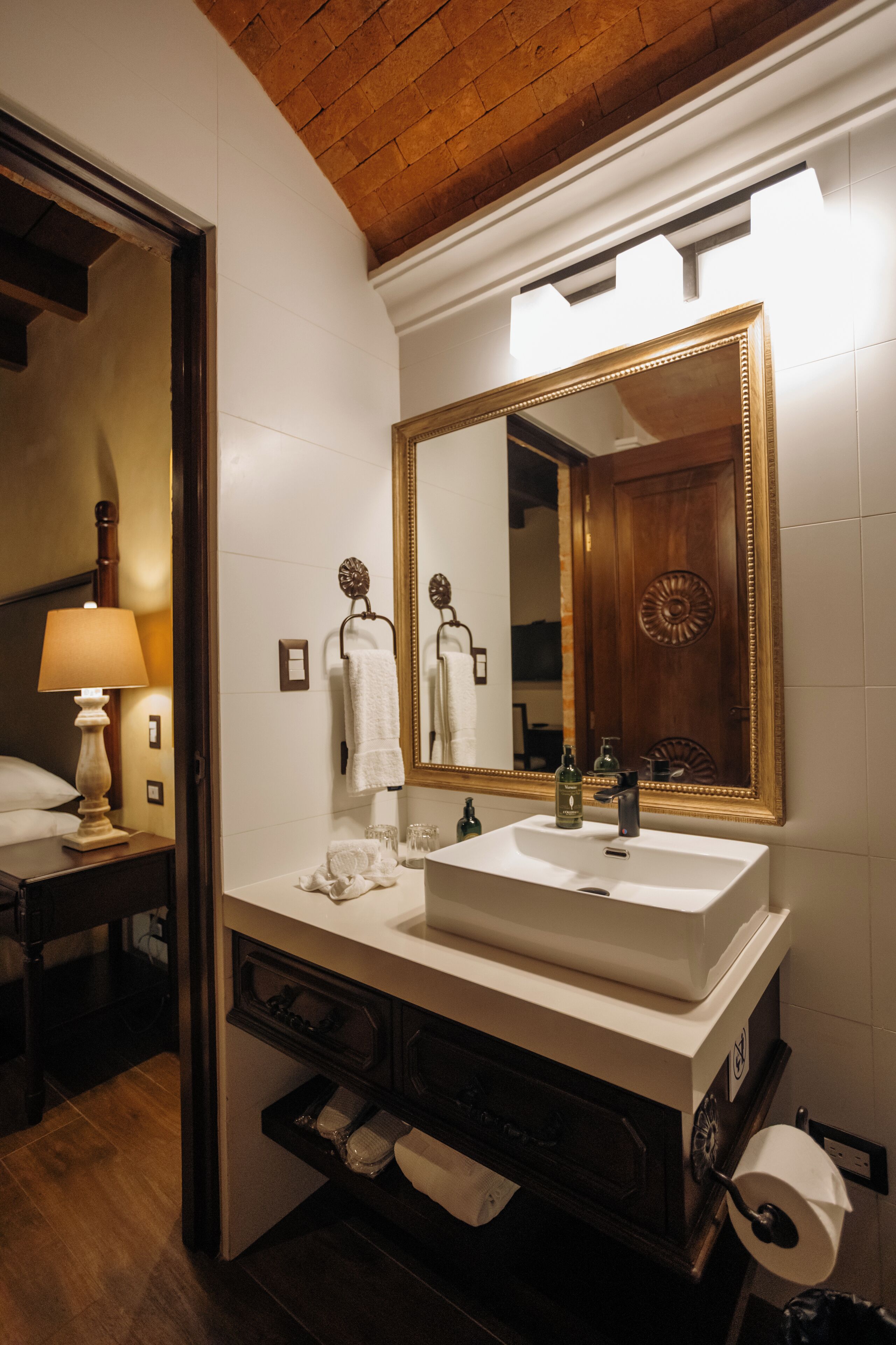 suite king | bathroom | shower, hair dryer, bathrobes, slippers