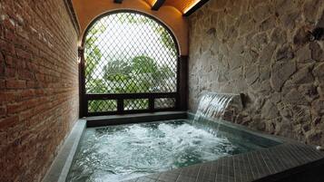 Sauna, tab panas, bilik wap, aromaterapi, urut tuaman batu