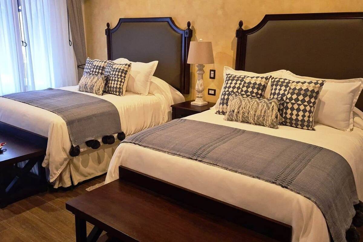suite queen | 1 bedroom, premium bedding, down duvets, in-room safe