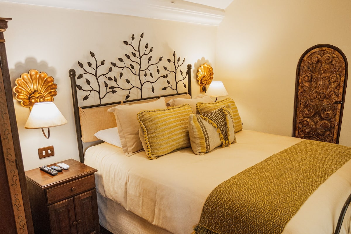 Junior Suite | 1 bedroom, premium bedding, down comforters, in-room safe