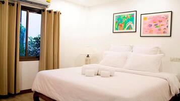 In-room safe, free WiFi, bed sheets