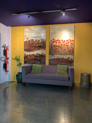 Lobby sitting area - Justbeds Hotel (Bangkok)