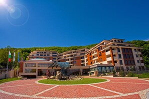 Vista frontal de la propiedad