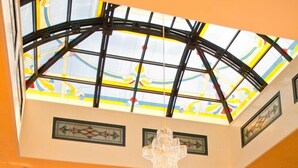 Coin salon dans le hall