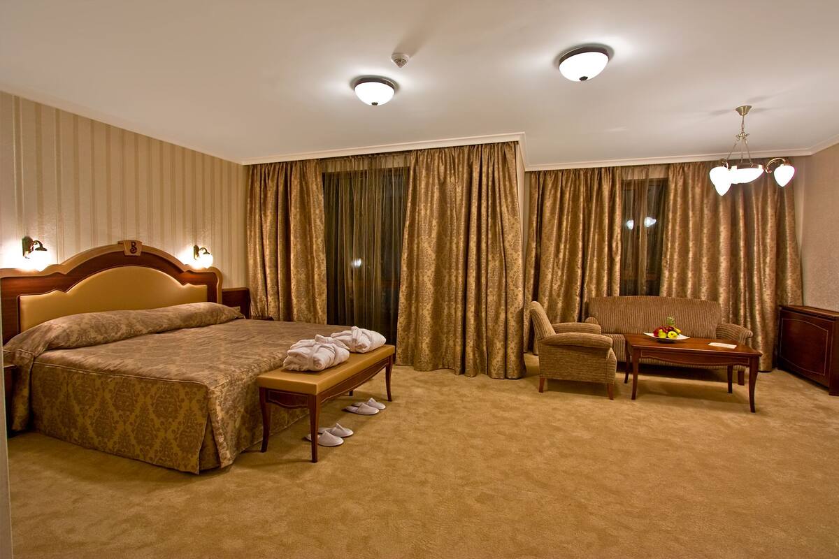 Studio, 1 Double or 2 Twin Beds | Premium bedding, Select Comfort beds, in-room safe, blackout drapes
