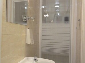 Double Room, Ensuite | Bathroom shower - The Address (Blackpool)
