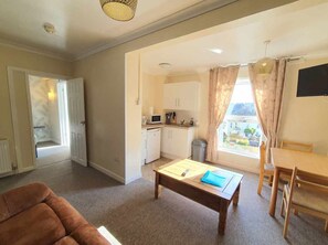 Deluxe Apartment | Premium bedding, memory foam beds, individually furnished, desk - The Purple Tree Guest House (Torquay)