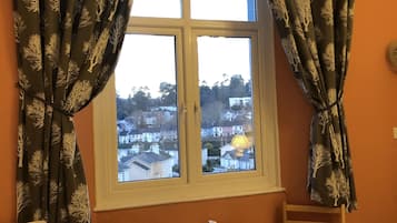 Premier Triple / Family Room | Premium bedding, memory foam beds, individually furnished, desk