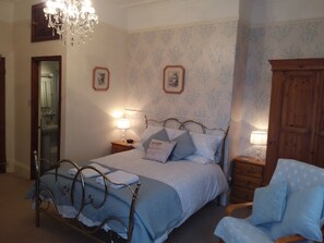 Iron/ironing board, free WiFi, bed sheets - Boulmer Guesthouse (Whitby)