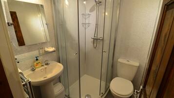Double Room, Ensuite, Ground Floor | Iron/ironing board, free WiFi, bed sheets