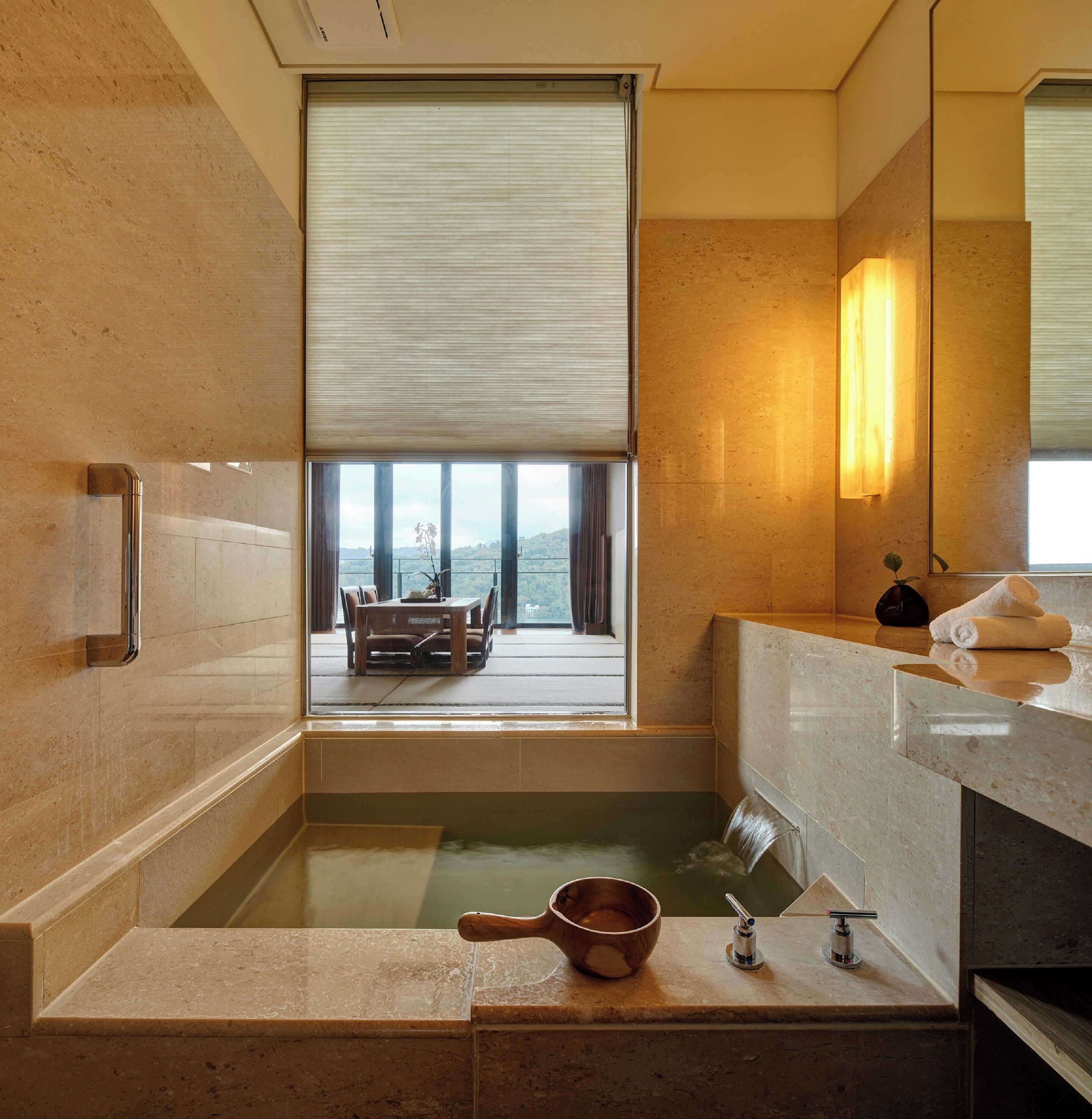Separate tub and shower, spring water tub, hydromassage showerhead