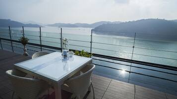 6 restaurantes; se sirve desayuno, almuerzo y cena; cocina internacional