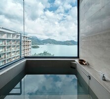 Premier King Lake View | Bathroom | Separate tub and shower, spring water tub, hydromassage showerhead