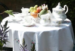 Breakfast area - Number 68 - B&B (Milton Keynes)