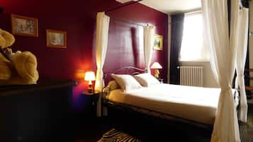 Standard Double Room, Shared Bathroom | 1 bedroom, hypo-allergenic bedding, Select Comfort beds, minibar