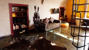 Deluxe Double Room, Shared Bathroom | Peralatan tempat tidur hipoalergenik, katil Select Comfort, bar mini 
