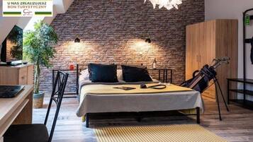 Premium Double Room | Desk, soundproofing, free WiFi, bed sheets