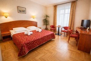 Habitación Premium doble | Escritorio, sistema de insonorización, wifi gratis y ropa de cama