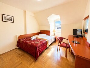 Habitación individual Premium | Escritorio, sistema de insonorización, wifi gratis y ropa de cama