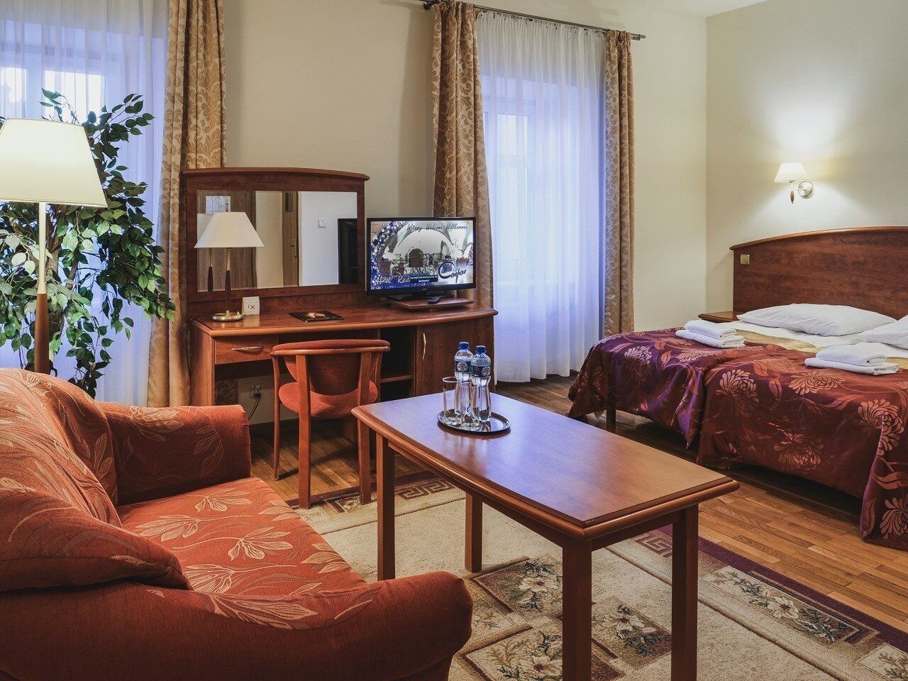 luxury double room | living area | flat-screen tv