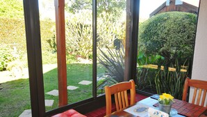 Leilighet – comfort, 2 soverom, hageutsikt, 1. etasje | Terrasse/patio