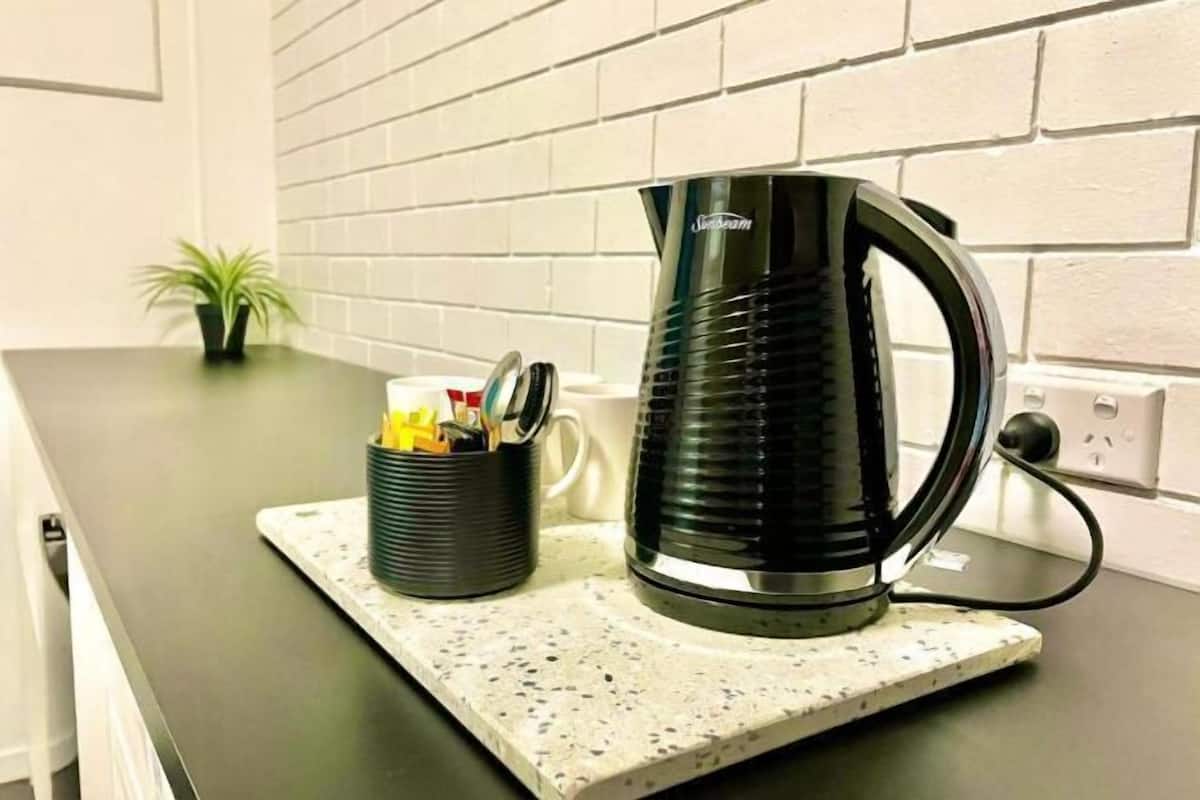 Kopi dan/atau alat penyeduh kopi