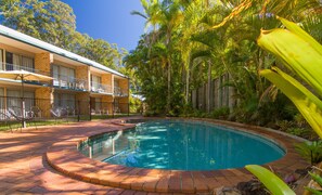 Outdoor pool - Sunshine Coast Motor Lodge (Woombye)