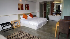 Suíte estúdio superluxo, 1 quarto, vista para a montanha | Roupas de cama premium, edredons de pluma, cofres nos quartos