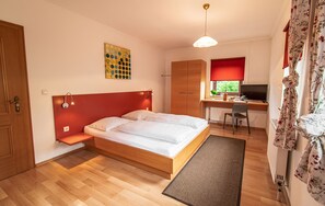 Classic Double Room | Room amenity - Gasthof Pöchhacker (Steyr)